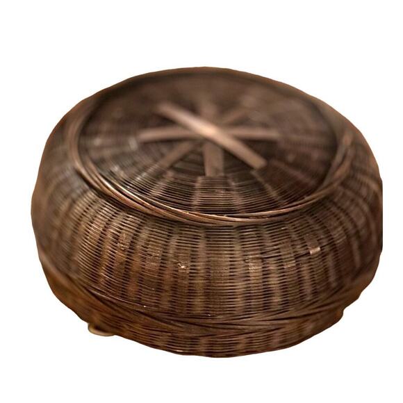 Vintage Chinese Sewing Basket with Peking Glass Bangle - Picture 5 of 6